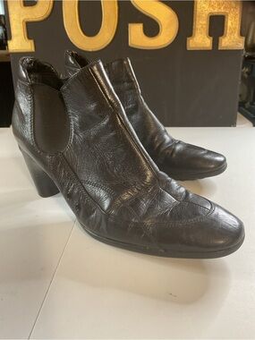 Charles Jourdan Black Leather Ankle Booties with Mid Block Heel